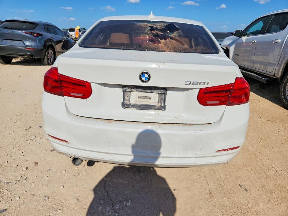 2017 BMW 3er VIN WBA8E1G3XHNU17681 COPART salvage auction — WATER/FLOOD, Tx - Certificate Of Title, sold $500 on 2026-08-20 (photo 6)