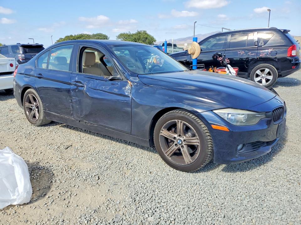 2014 BMW 3er VIN WBA3C1C5XEK109589 COPART salvage auction — FRONT END, Mt - Dis/Dlr/Exp Only Clean Title, sold $350 on 2026-07-28 (photo 4)
