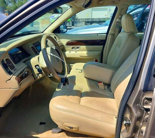 2006 Mercury Grand marquis VIN 2MEFM74V56X652277 COPART salvage auction — MINOR DENT/SCRATCHES, Il - Cert Of Title-Corrected, sold $175 on 2026-07-27 (photo 7)