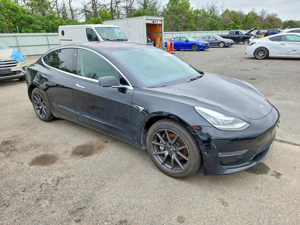 2018 Tesla VIN 5YJ3E1EB5JF182179 COPART salvage auction — MINOR DENT/SCRATCHES, Salvage Title, sold $5,400 on 2026-07-13 (photo 4)