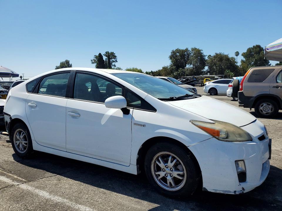 2010 Toyota Prius VIN JTDKN3DU5A0019783 COPART salvage auction — MINOR DENT/SCRATCHES, CA - CERT OF TITLE-SALVAGED, sold $1,250 on 2026-07-28 (photo 4)