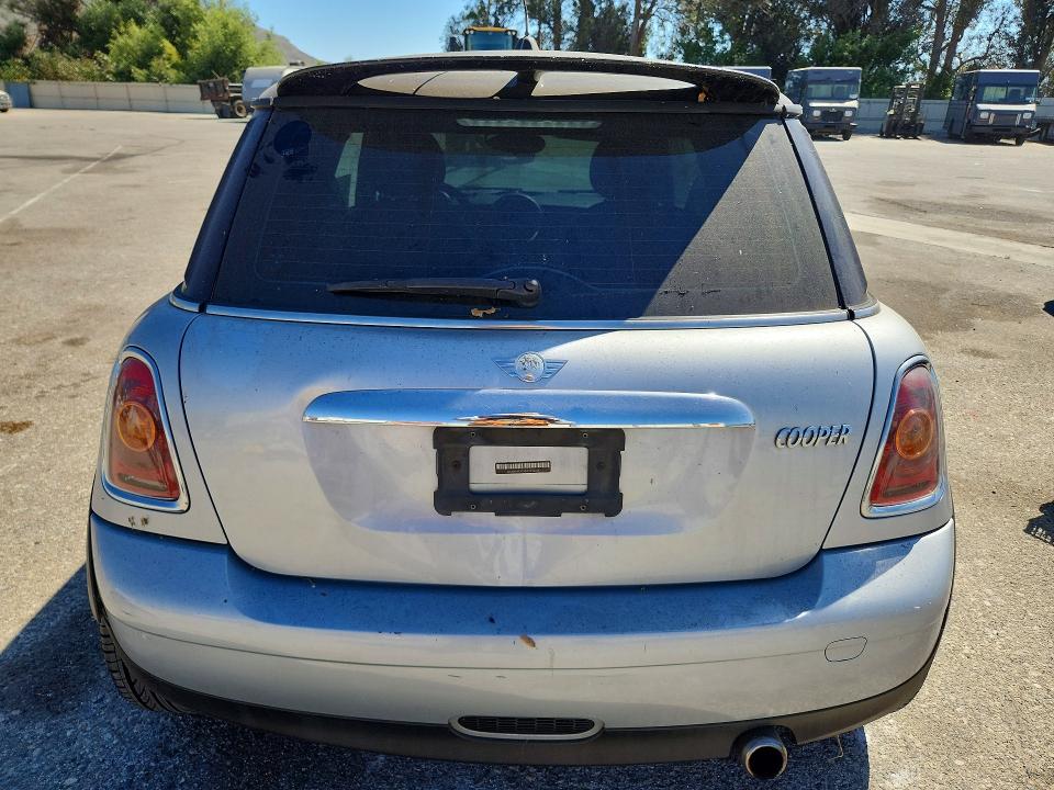 2010 Mini Cooper VIN WMWMF3C50ATZ64264 COPART salvage auction — NORMAL WEAR, Ca - Dis/Dlr/Exp Only Clean Title, sold $325 on 2026-07-31 (photo 6)