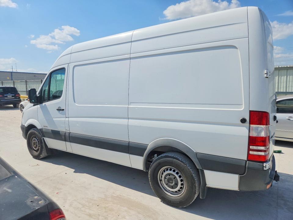 2016 Mercedes-benz Sprinter VIN WD3PE7DD5GP173370 COPART salvage auction — NORMAL WEAR, TX - CERTIFICATE OF TITLE, sold $1,800 on 2026-08-03 (photo 2)