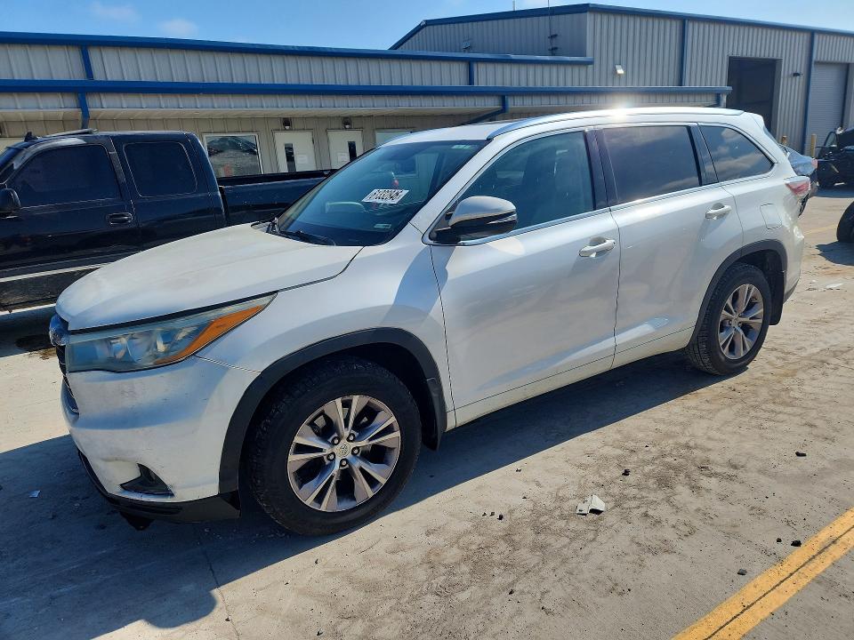 2015 Toyota Highlander VIN 5TDJKRFH7FS177070 COPART salvage auction — FRONT END, Tn - Certificate Of Title, sold $15,012 on 2026-07-30 (photo 1)