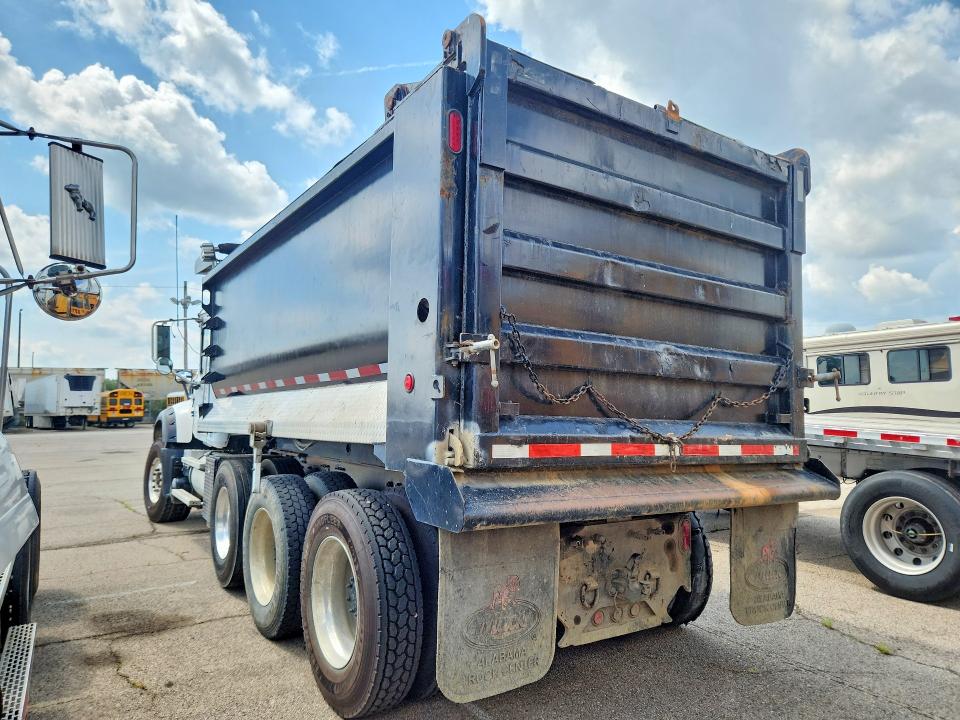 2009 Mack Gu713 VIN 1M2AX09C69M003810 COPART salvage auction — FRONT END, OH - CERT OF TITLE-SALVAGE, sold $8,300 on 2026-07-17 (photo 2)