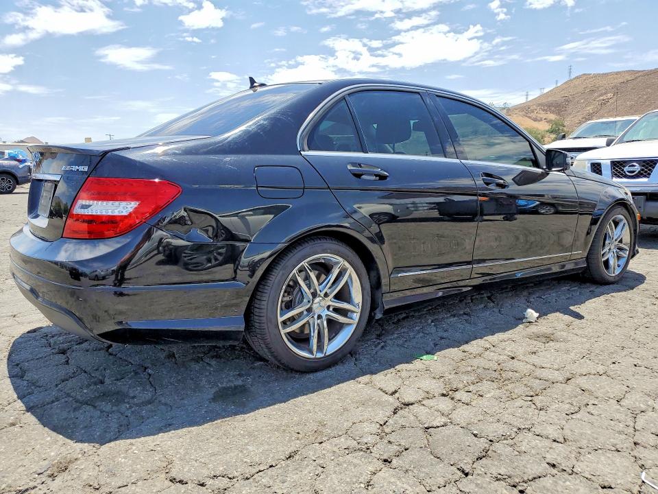 2014 Mercedes-benz C-klasse VIN WDDGF4HB8EA900324 COPART salvage auction — MINOR DENT/SCRATCHES, Ca - Dis/Dlr/Exp Only Clean Title, sold $250 on 2026-07-27 (photo 3)