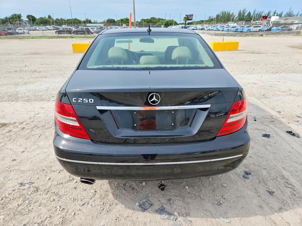 2013 Mercedes-benz C-klasse VIN WDDGF4HB3DR270535 COPART salvage auction — MINOR DENT/SCRATCHES, FL - CERTIFICATE OF TITLE, sold $425 on 2026-08-04 (photo 6)