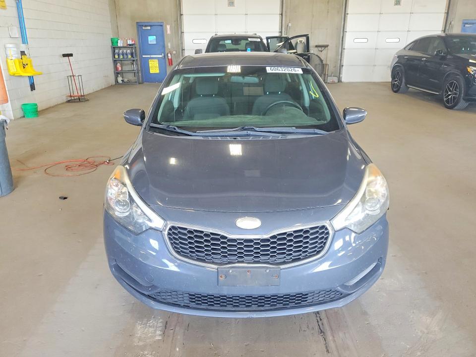 2014 Kia Forte VIN KNAFX4A61E5239662 COPART salvage auction — MECHANICAL, IL - CERTIFICATE OF TITLE, sold $675 on 2026-07-16 (photo 5)