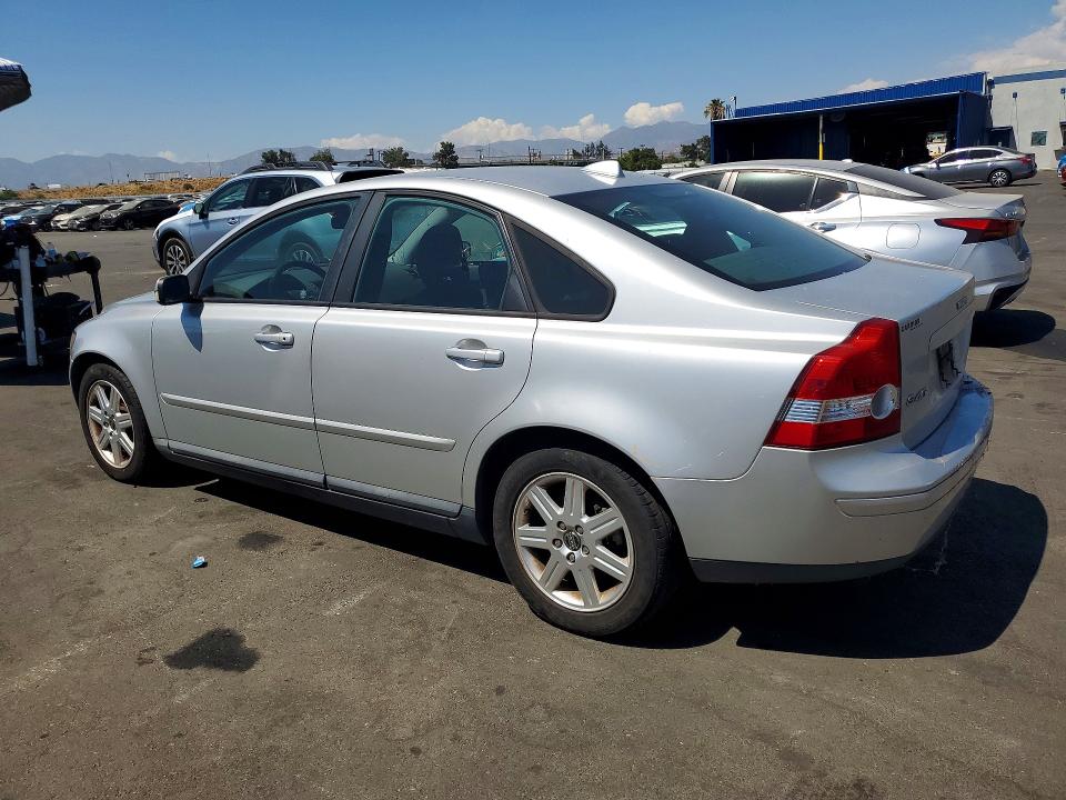 2006 Volvo S40 VIN YV1MS390062202358 COPART salvage auction — MINOR DENT/SCRATCHES, CA - DIS/DLR/EXP ONLY CLEAN TITLE (P), sold $3,100 on 2026-08-12 (photo 2)