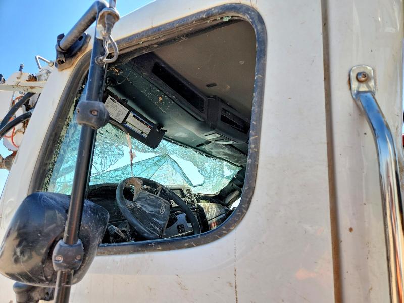 2025 Freightliner M2 VIN 1FVDCXFC5SHWC5730 COPART salvage auction — ROLLOVER, TX - SALVAGE VEHICLE TITLE, sold $9,100 on 2026-08-27 (photo 7)