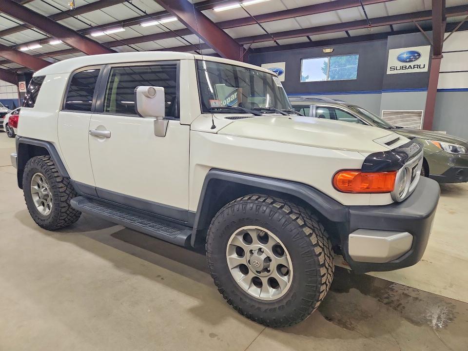 2013 Toyota Fj cruiser VIN JTEBU4BF0DK165056 COPART salvage auction — MINOR DENT/SCRATCHES, Oh - Certificate Of Title (P), sold $10,100 on 2026-07-21 (photo 4)