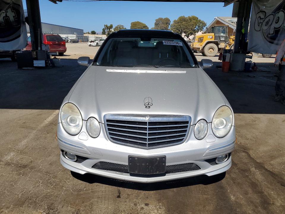 2009 Mercedes-benz E-class VIN WDBUF56X19B432520 COPART salvage auction — MINOR DENT/SCRATCHES, CA - DIS/DLR/EXP ONLY CLEAN TITLE, sold $2,650 on 2026-08-04 (photo 5)