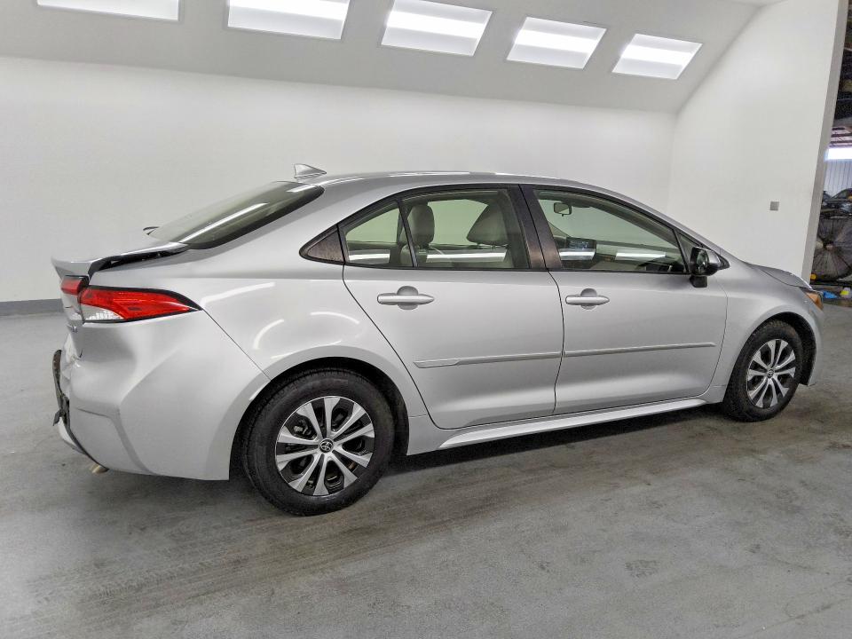 2022 Toyota Corolla VIN JTDEAMDE4NJ051048 COPART salvage auction — REAR END, CA - DIS/DLR/EXP ONLY CLEAN TITLE, sold $1,550 on 2026-07-21 (photo 3)