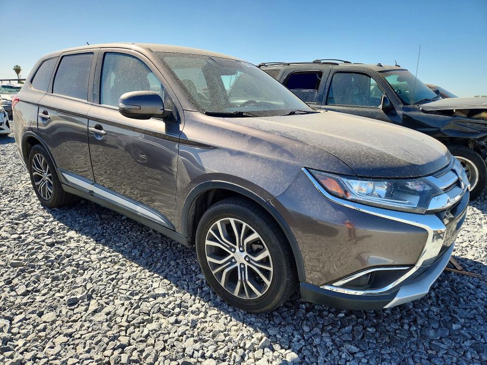 2016 Mitsubishi Outlander VIN JA4AD3A38GZ013372 COPART salvage auction — MINOR DENT/SCRATCHES, CA - DIS/DLR/EXP ONLY CLEAN TITLE, sold $1,250 on 2026-07-27 (photo 4)