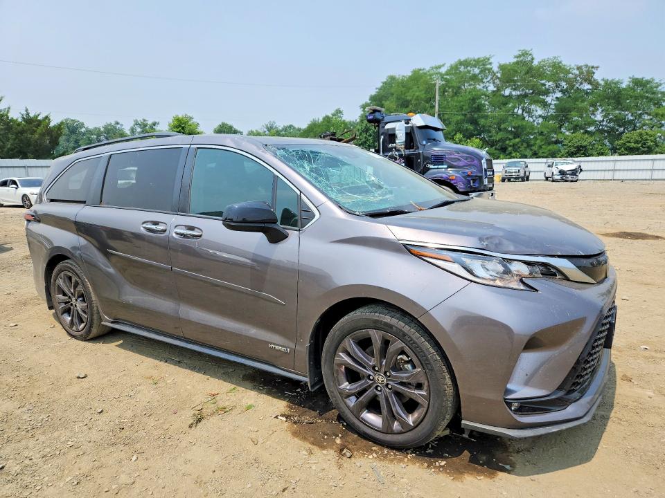 2021 Toyota Sienna VIN 5TDDRKEC1MS064170 COPART salvage auction — FRONT END, NJ - CERT OF TITLE-SALVAGE (P), sold $325 on 2026-07-27 (photo 4)