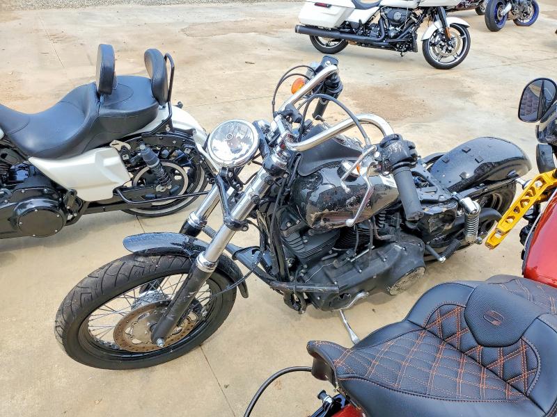 2017 Harley-davidson Fxdb VIN 1HD1GXM12HC316391 COPART salvage auction — ALL OVER, NC - SALVAGE CERTIFICATE OF TITLE, sold $875 on 2026-09-09 (photo 3)