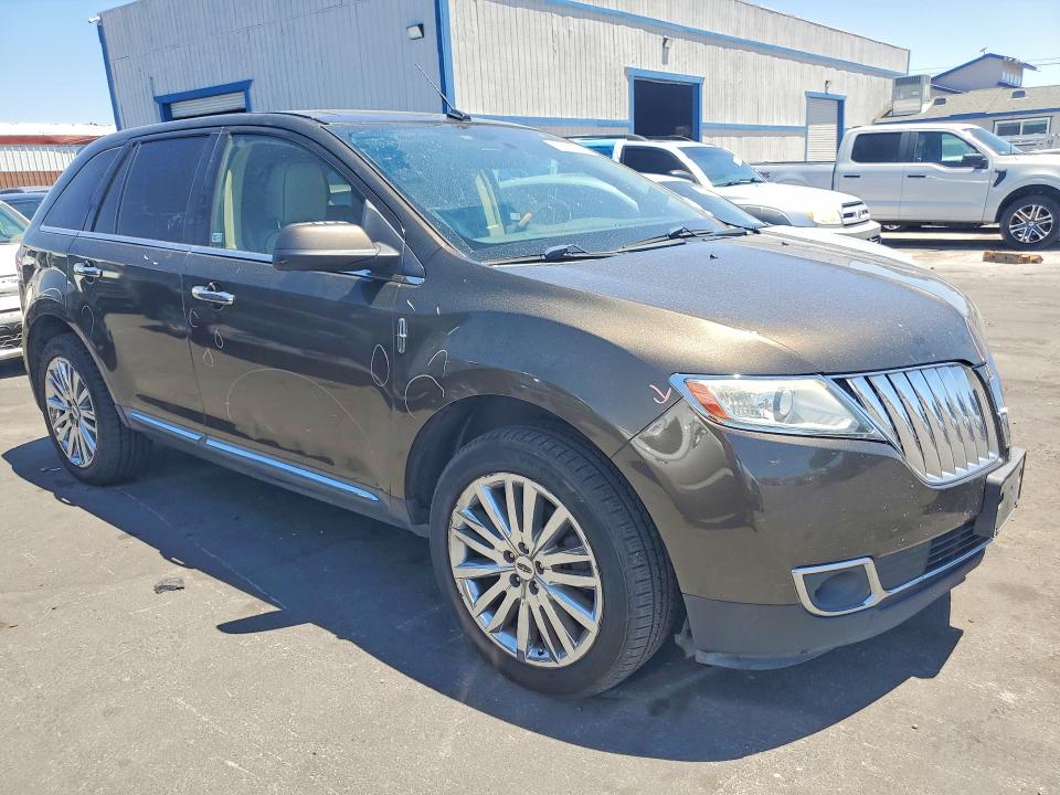2011 Lincoln Mkx VIN 2LMDJ6JK7BBJ25810 COPART salvage auction — SIDE, NV - SALVAGE TITLE, sold $450 on 2026-07-22 (photo 4)