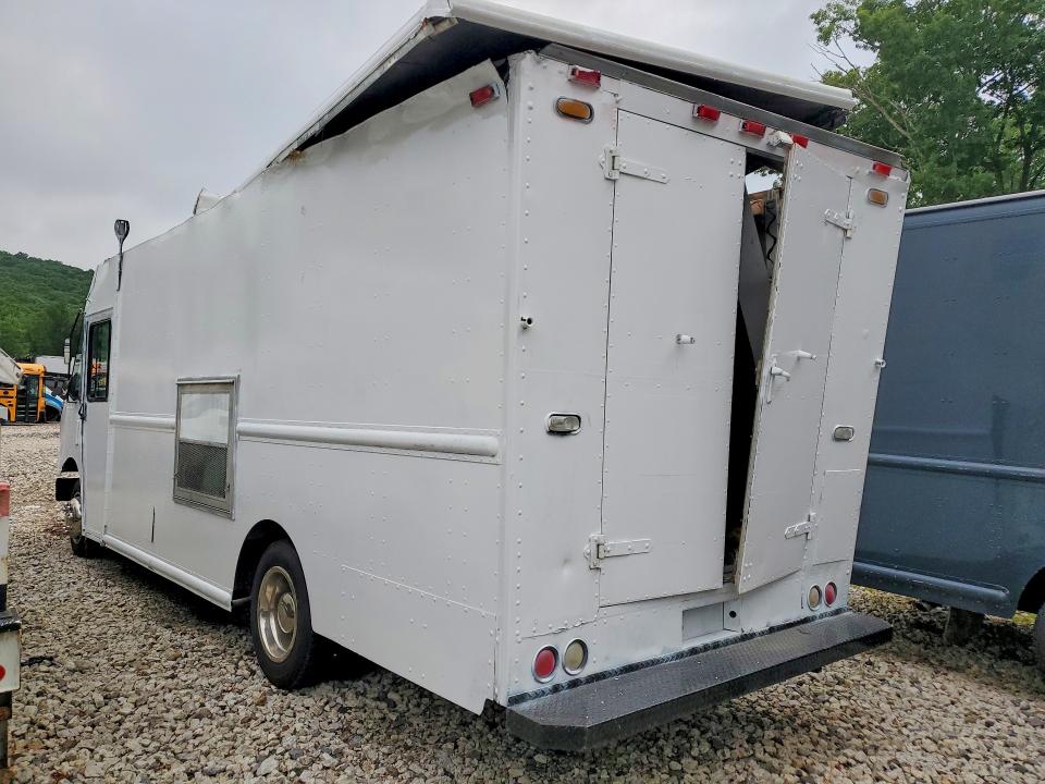 2007 Freightliner Chassis VIN 4UZAAPDHX7CY44917 COPART salvage auction — ROOF, MA - CERT OF TITLE-SALVAGE (P), sold $125 on 2026-08-12 (photo 2)
