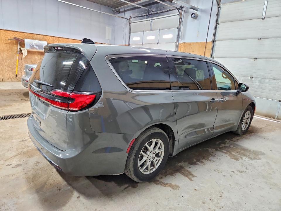 2025 Chrysler Pacifica VIN 2C4RC1BG6SR556501 COPART salvage auction — MINOR DENT/SCRATCHES, GA - CERTIFICATE OF TITLE, sold $21,100 on 2026-07-27 (photo 3)