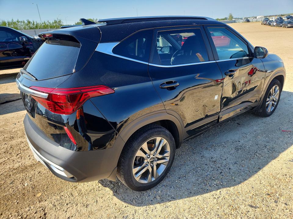 2022 Kia Seltos VIN KNDEUCAA8N7309216 COPART salvage auction — SIDE, AB - BOS - SALVAGE, sold $10,000 on 2026-08-06 (photo 3)
