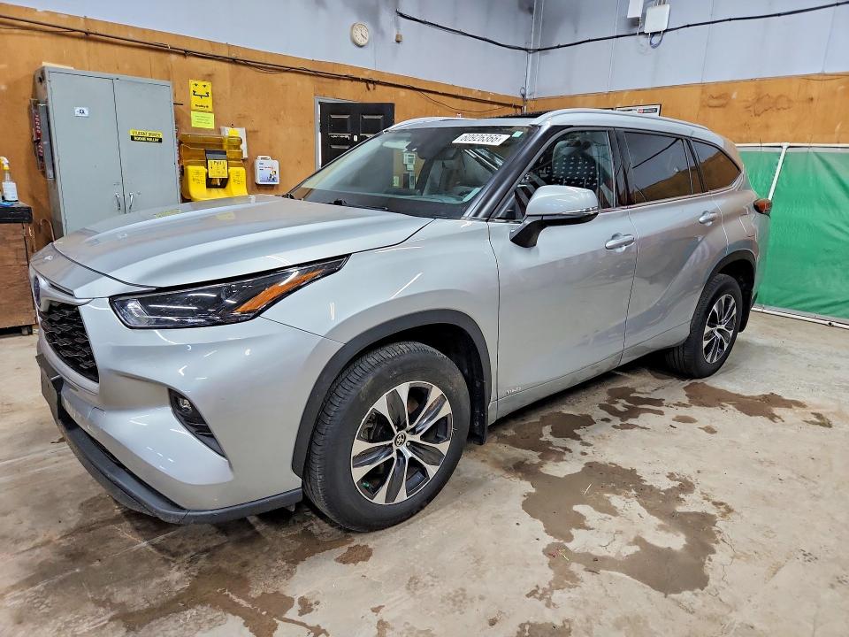 2022 Toyota Highlander VIN 5TDHBRCH4NS548574 COPART salvage auction — ROOF, Mi - Certificate Of Title, sold $6,700 on 2026-07-29 (photo 1)