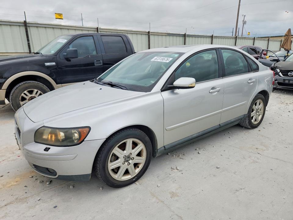 2005 Volvo S40 VIN YV1MS682952118445 COPART salvage auction — NORMAL WEAR, TX - CERTIFICATE OF TITLE (P), sold $150 on 2026-08-07 (photo 1)
