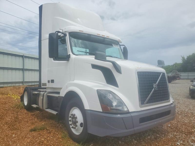 2018 Volvo VIN 4V4N39TG8JN892761 COPART salvage auction — MINOR DENT/SCRATCHES, In - Certificate Of Title, sold $6,000 on 2026-08-18 (photo 1)