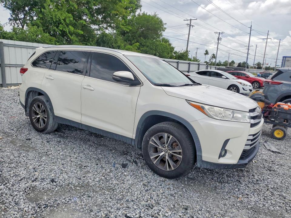 2019 Toyota Highlander VIN 5TDZZRFHXKS328637 COPART salvage auction — MINOR DENT/SCRATCHES, Fl - Certificate Of Title, sold $9,600 on 2026-07-28 (photo 4)