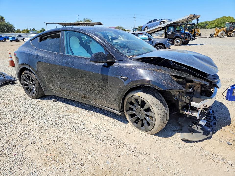 2025 Tesla Model y VIN 7SAYGAEEXSF271552 COPART salvage auction — FRONT END, CA - SALVAGE CERTIFICATE, sold $12,800 on 2026-08-28 (photo 4)