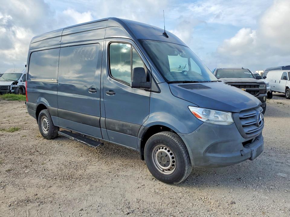 2019 Mercedes-benz Sprinter VIN WD4PF0CD9KP045823 COPART salvage auction — MINOR DENT/SCRATCHES, TX - CERTIFICATE OF TITLE (P), sold $7,900 on 2026-07-29 (photo 4)