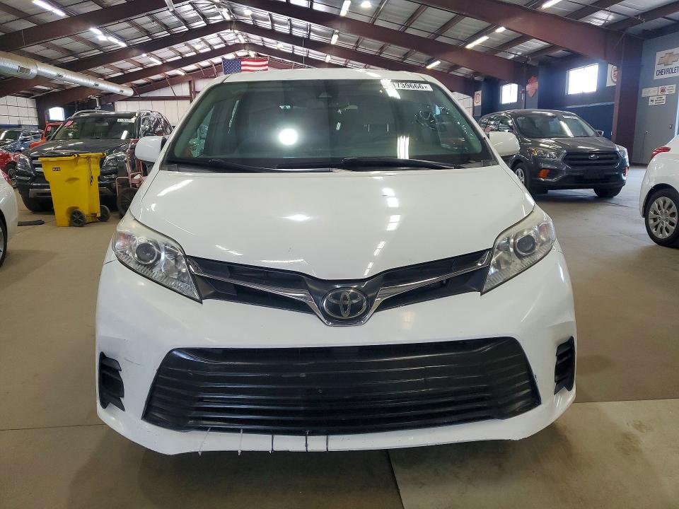 2018 Toyota Sienna VIN 5TDKZ3DC1JS944814 COPART salvage auction — MINOR DENT/SCRATCHES, MA - CERTIFICATE OF TITLE (P), sold $5,600 on 2026-07-27 (photo 5)