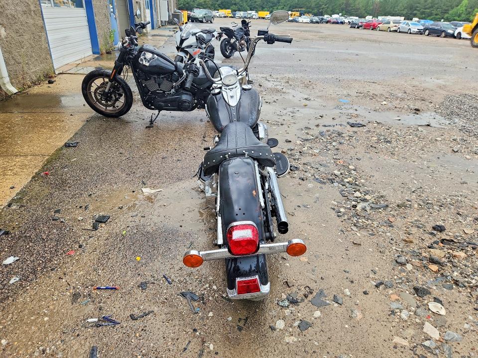 2017 Harley-davidson Fl VIN 1HD1BWV19HB034388 COPART salvage auction — MINOR DENT/SCRATCHES, Va - Certificate Of Title, sold $1,150 on 2026-07-24 (photo 4)