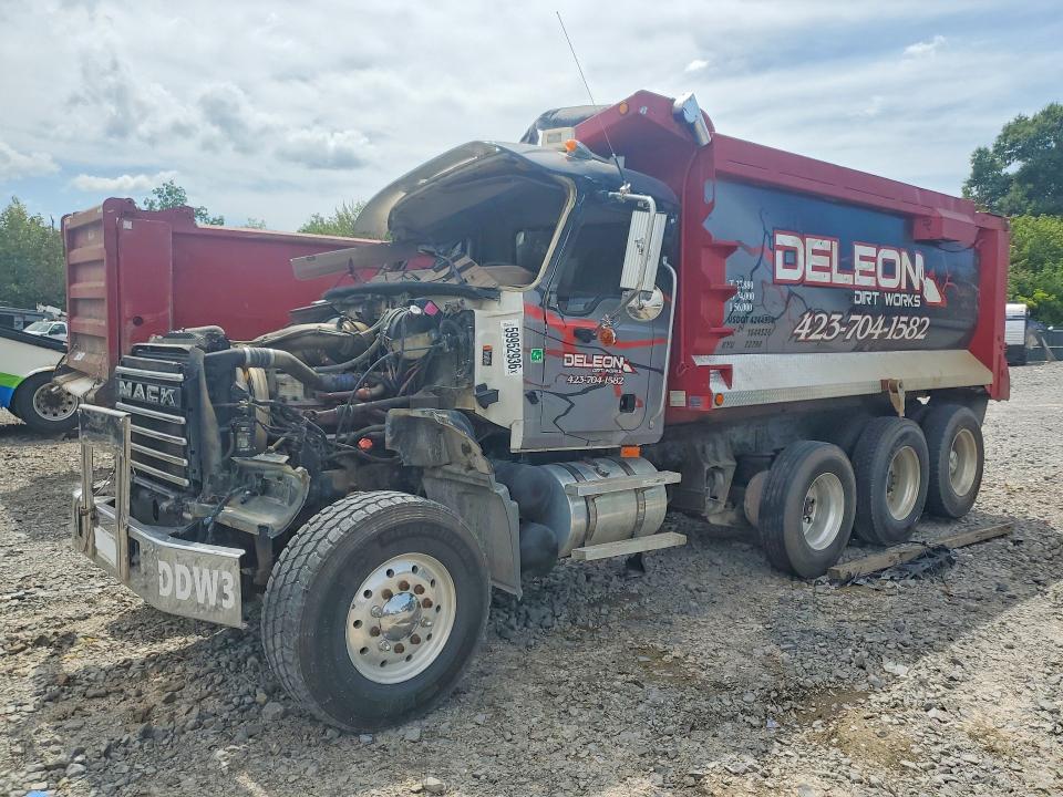 2007 Mack 700 ctp700 VIN 1M2AT04C37M003554 — COPART salvage auction photo