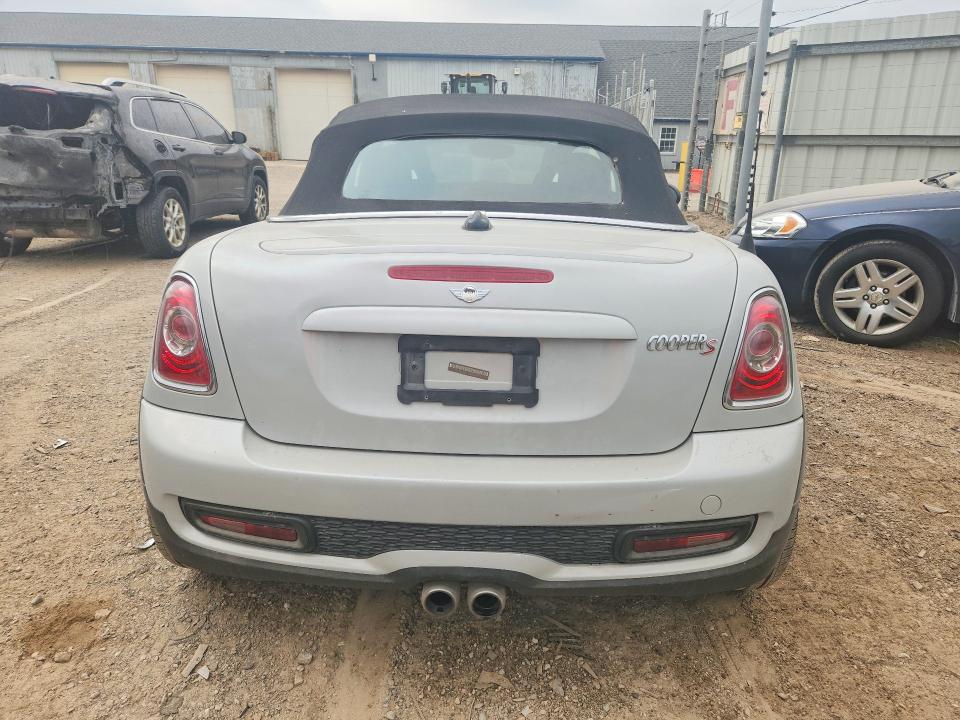 2013 Mini Cooper VIN WMWSY3C55DT565873 COPART salvage auction — MINOR DENT/SCRATCHES, Fl - Cert Of Title Slvg Rebuildable, sold $775 on 2026-08-12 (photo 6)