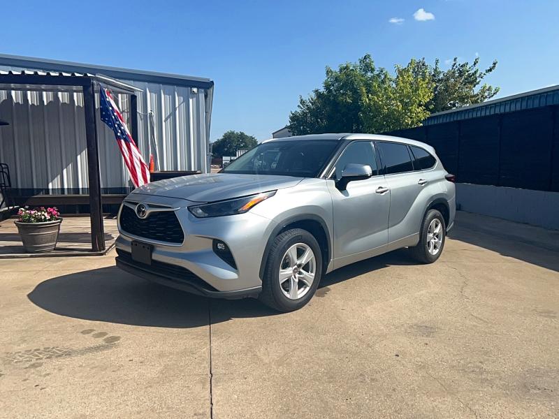 2022 Toyota Highlander VIN 5TDZZRAH3NS107358 COPART salvage auction — MINOR DENT/SCRATCHES, Tx - Certificate Of Title (P), sold $15,100 on 2026-07-27 (photo 2)
