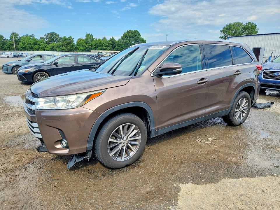 2019 Toyota Highlander VIN 5TDKZRFH8KS290472 — COPART salvage auction photo