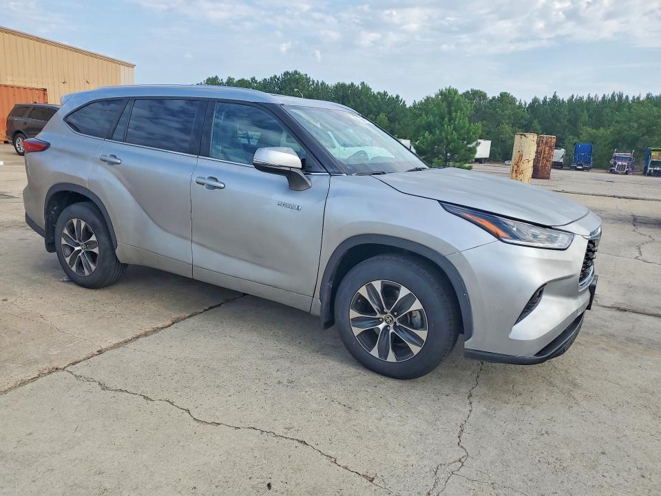 2020 Toyota Highlander hybrid VIN 5TDGBRCH5LS510912 COPART salvage auction — MINOR DENT/SCRATCHES, NJ - CERTIFICATE OF TITLE, sold $23,250 on 2026-07-28 (photo 4)