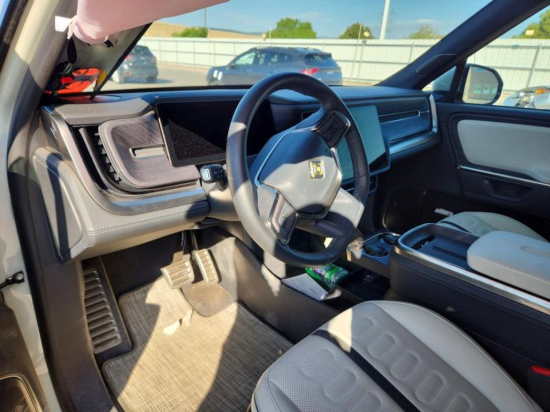 2025 Rivian R1t VIN 7FCTGCAA1SN041349 COPART salvage auction — SIDE, Co - Salvage Title, sold $36,500 on 2026-09-04 (photo 8)