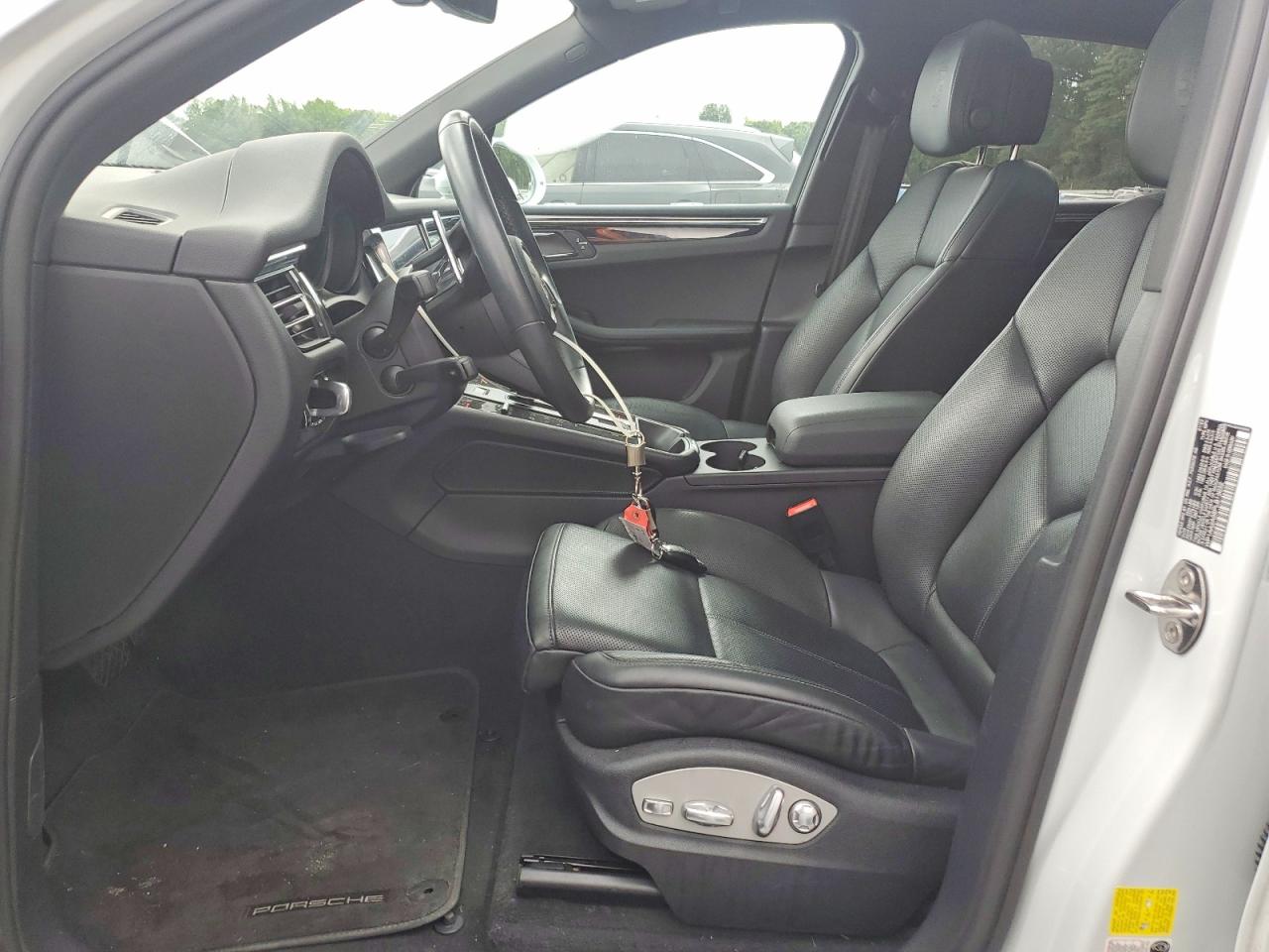 2023 Porsche Macan VIN WP1AA2A58PLB13032 COPART salvage auction — Water/Flood, NJ - CERT OF TITLE-SALVAGE FLOOD, sold $23,800 on 2026-08-13 (photo 7)