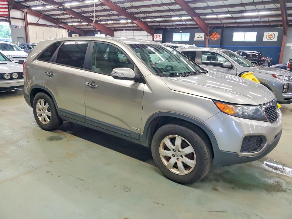 2013 Kia Sorento VIN 5XYKTCA64DG416539 COPART salvage auction — MINOR DENT/SCRATCHES, Ct - Certificate Of Title, sold $450 on 2026-07-09 (photo 4)