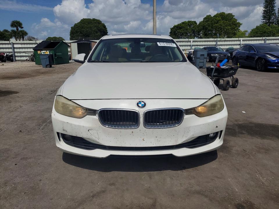 2013 BMW 3er VIN WBA3C1C50DF442701 COPART salvage auction — MINOR DENT/SCRATCHES, FL - CERT OF TITLE SLVG REBUILDABLE, sold $650 on 2026-07-27 (photo 5)