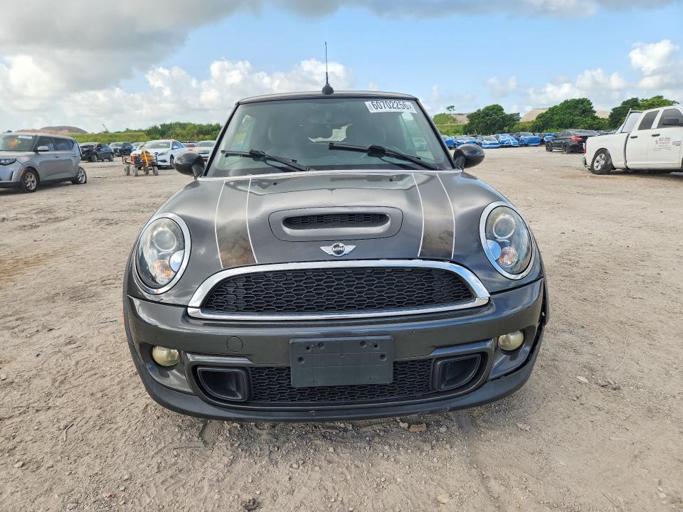 2012 Mini Cooper VIN WMWZP3C52CT550067 COPART salvage auction — MECHANICAL, FL - CERTIFICATE OF TITLE, sold $800 on 2026-07-21 (photo 5)