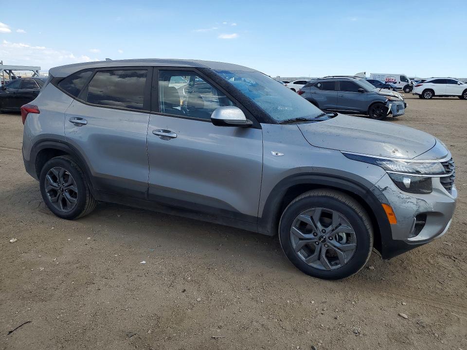 2026 Kia Seltos VIN KNDEP2AA2T7869957 COPART salvage auction — SIDE, CA - DIS/DLR/EXP ONLY CLEAN TITLE, sold $16,710 on 2026-07-20 (photo 4)