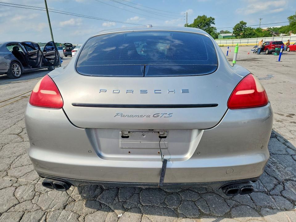 2013 Porsche Panamera VIN WP0AF2A77DL075020 COPART salvage auction — MINOR DENT/SCRATCHES, Salvage Title, sold $1,800 on 2026-08-12 (photo 6)