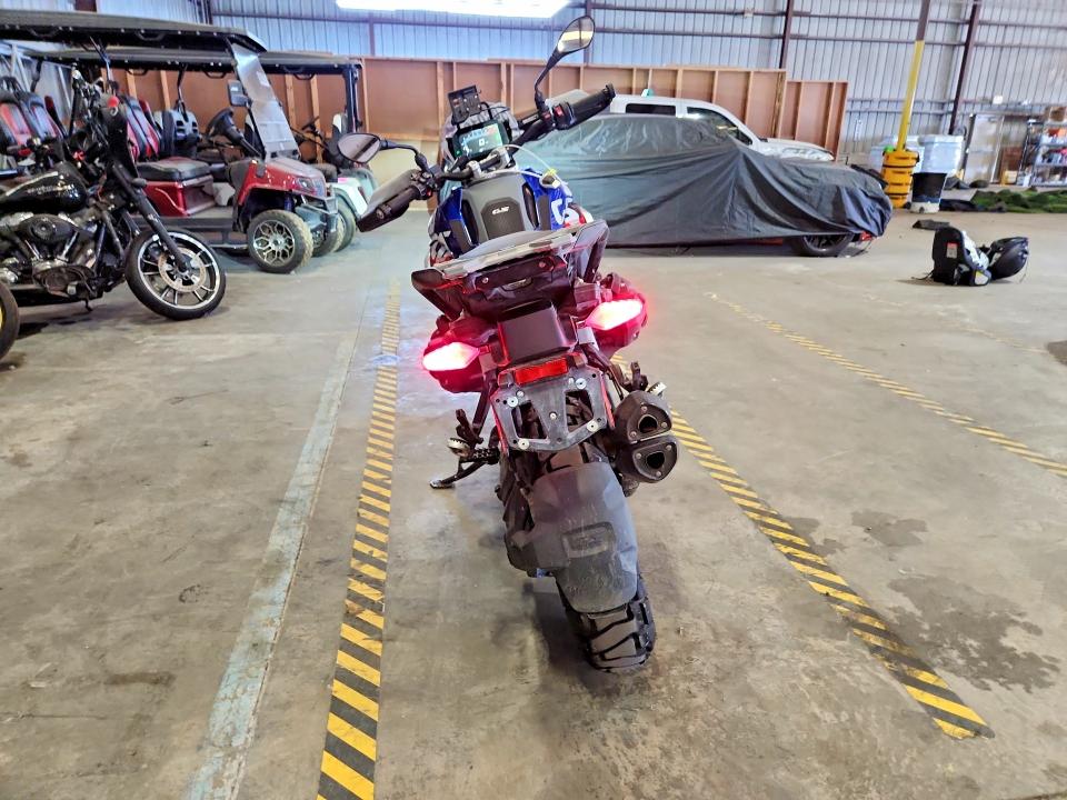 2025 BMW R 1300 VIN WB10M2305S6L52869 COPART salvage auction — REJECTED REPAIR, Salvage Title, sold $11,100 on 2026-07-22 (photo 4)