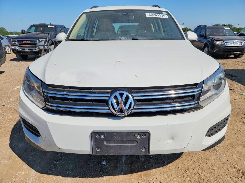 2017 Volkswagen Tiguan VIN WVGBV7AXXHW510908 COPART salvage auction — MINOR DENT/SCRATCHES, Ia - Cert Of Title-Prior Salvage, sold $1,600 on 2026-08-07 (photo 5)