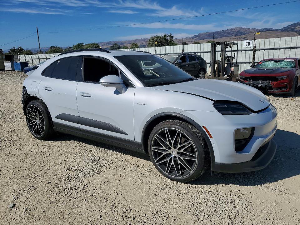 2024 Porsche Macan VIN WP1AA2XA8RL001464 COPART salvage auction — REAR END, CA - SALVAGE CERTIFICATE, sold $40,500 on 2026-08-11 (photo 4)