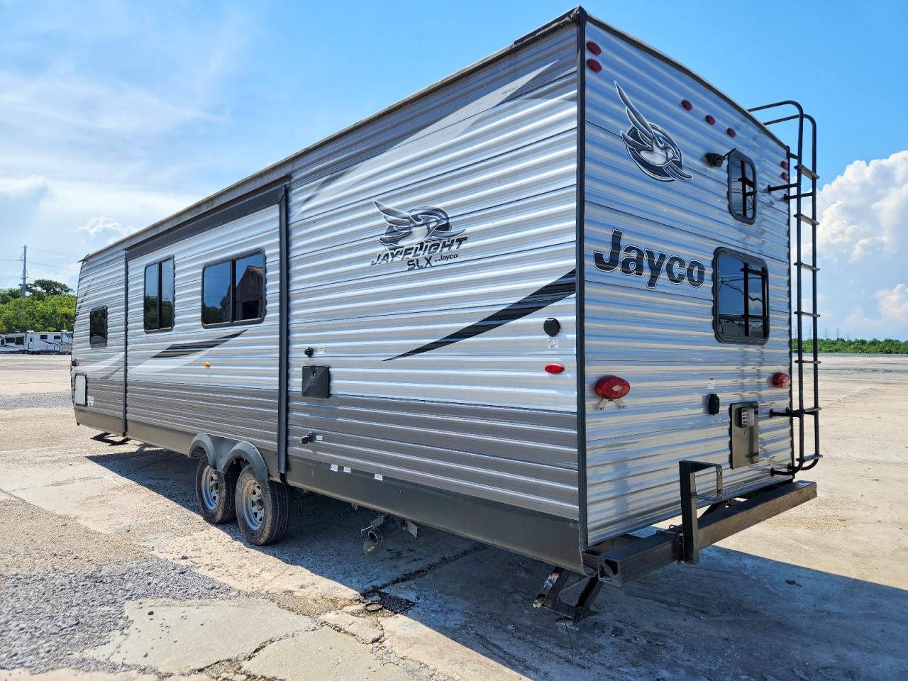 2021 VIN 1UJBJ0BR6M17S1019 COPART salvage auction — Water/Flood, Fs - Salvage Title, sold $4,600 on 2026-09-24 (photo 3)