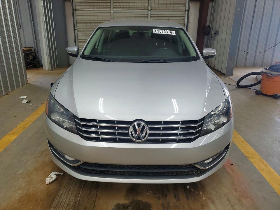 2015 Volkswagen Passat VIN 1VWAT7A36FC094242 COPART salvage auction — DAMAGE HISTORY, Mi - Dlr Only - Cln Ttl Exceeds 25%, sold $475 on 2026-08-12 (photo 5)