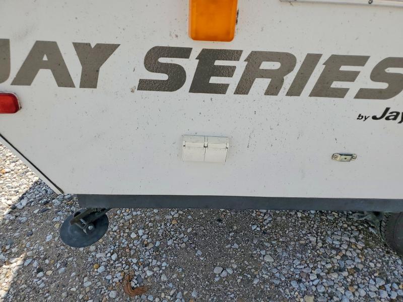 2008 Jayco jay Trailers VIN 1UJAJ01G581BD0695 COPART salvage auction — MINOR DENT/SCRATCHES, IA - CERTIFICATE OF TITLE, sold $550 on 2026-09-08 (photo 9)